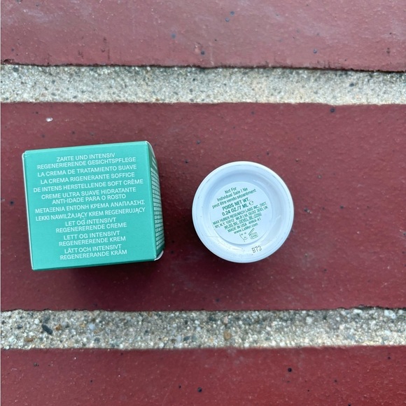 La Mer The Mosturizing Soft Cream 7ml - Picture 2 of 2